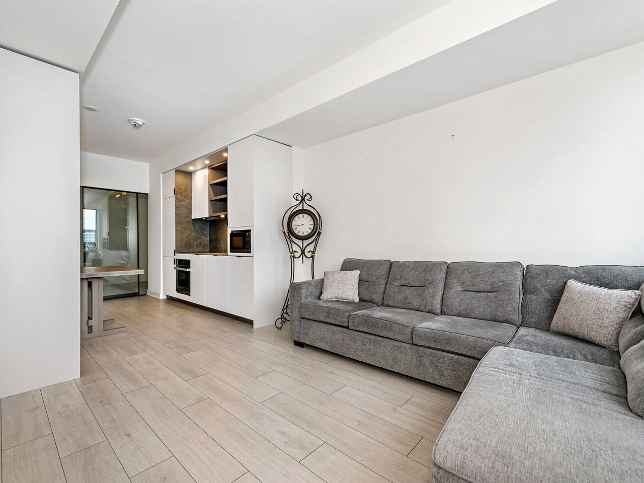 55 Charles St E Unit: 2604