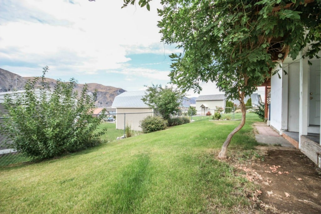 325 W Entiat Dr