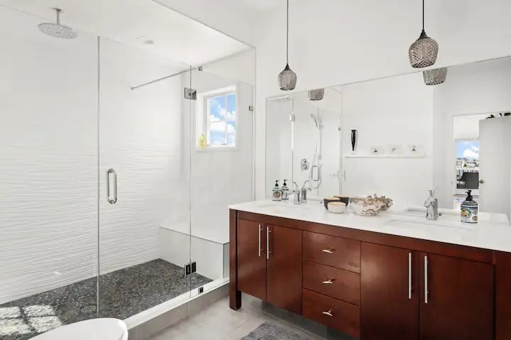 #38 Stunning Colonial