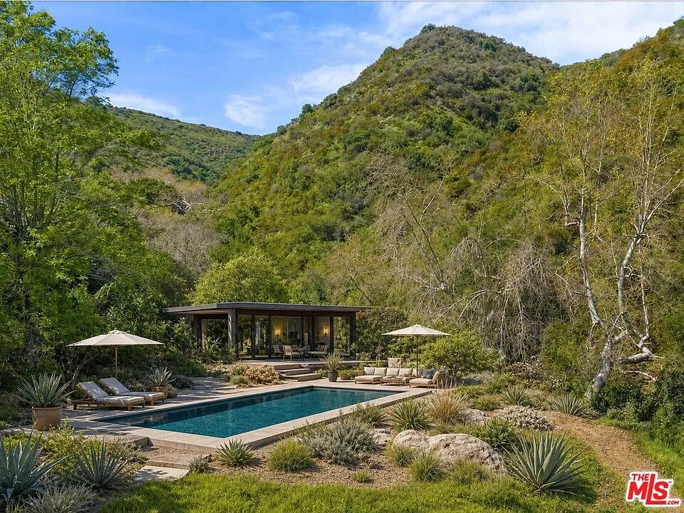 3375 Mandeville Canyon Rd
