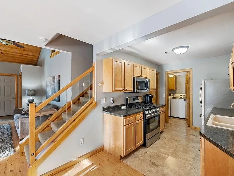 15230 Lesley Ln