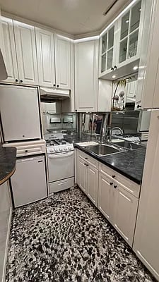 415 West 46th St #1B
