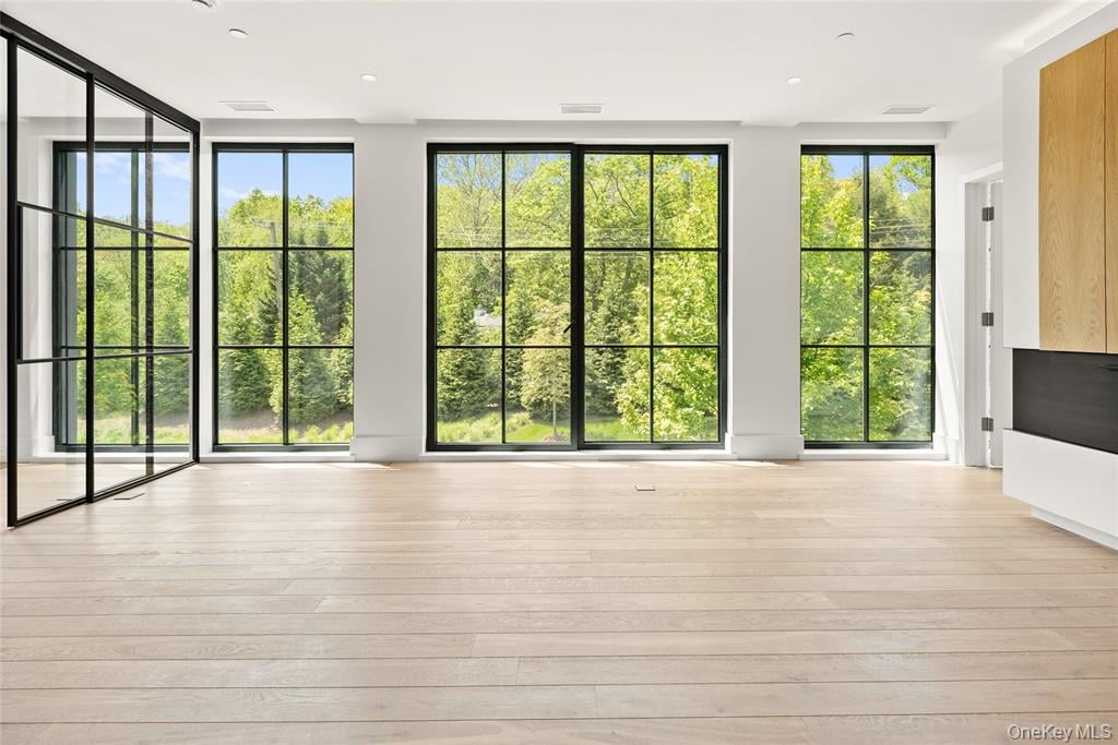 41 Richmondville Ave Unit: Duplex 2