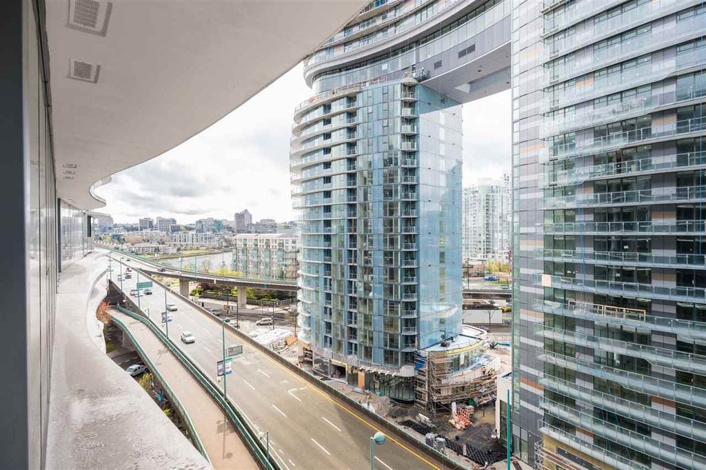 68 Smithe St, #1017