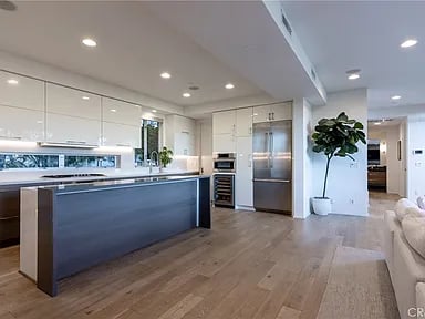 7350 Pacific View Dr