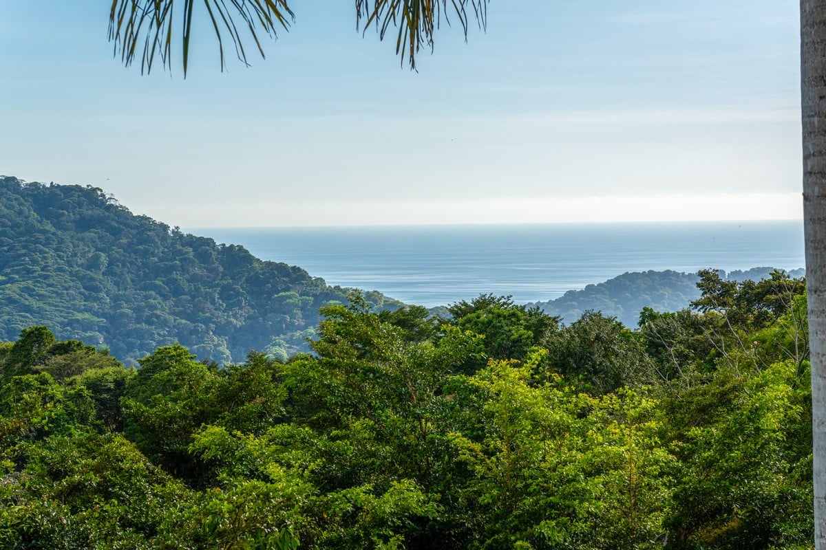  3 Bedroom Stunning Luxury Home Featuring Sweeping Valley & Ocean Views, 5.67 ACRES 