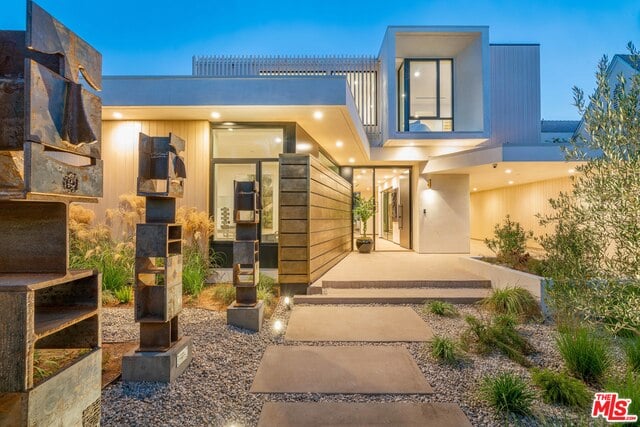 Windmere Crest, Dorrington Ave, 90048