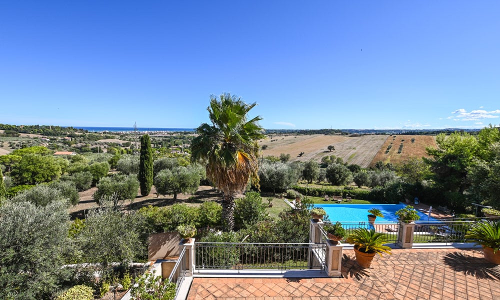 Villa With Stunning Seaview in Civitanova Marche, Le Marche