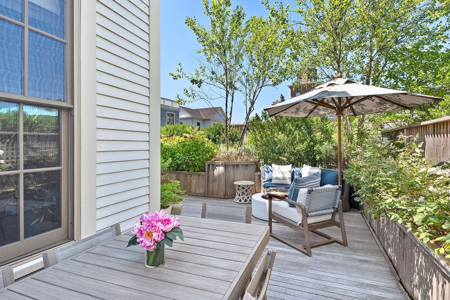 Chic, Unique & Spacious Watchcase Townhouse