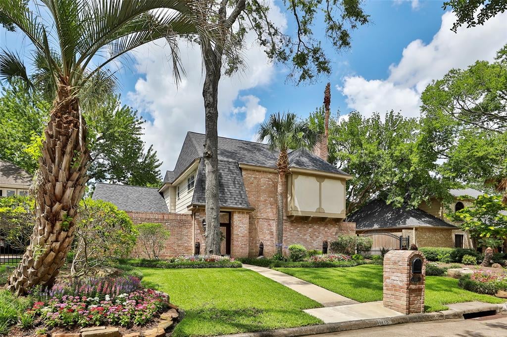 1118 Daria Dr