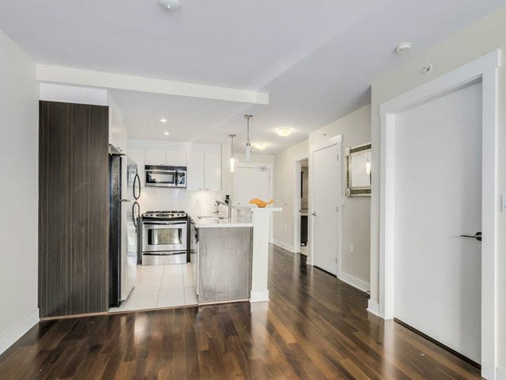 160 W 3rd St, #706