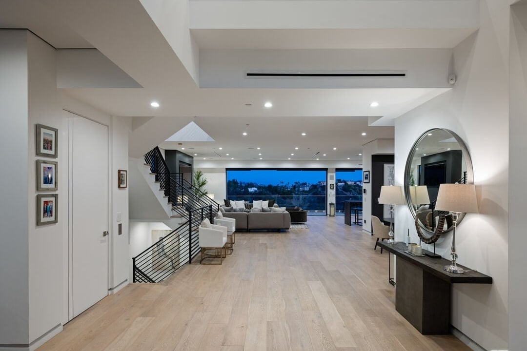 Aurelian Crest, Linda Flora Dr, 90049