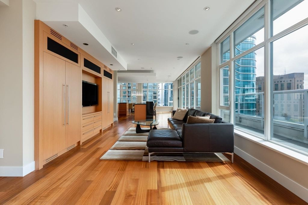 480 Robson St, #1901