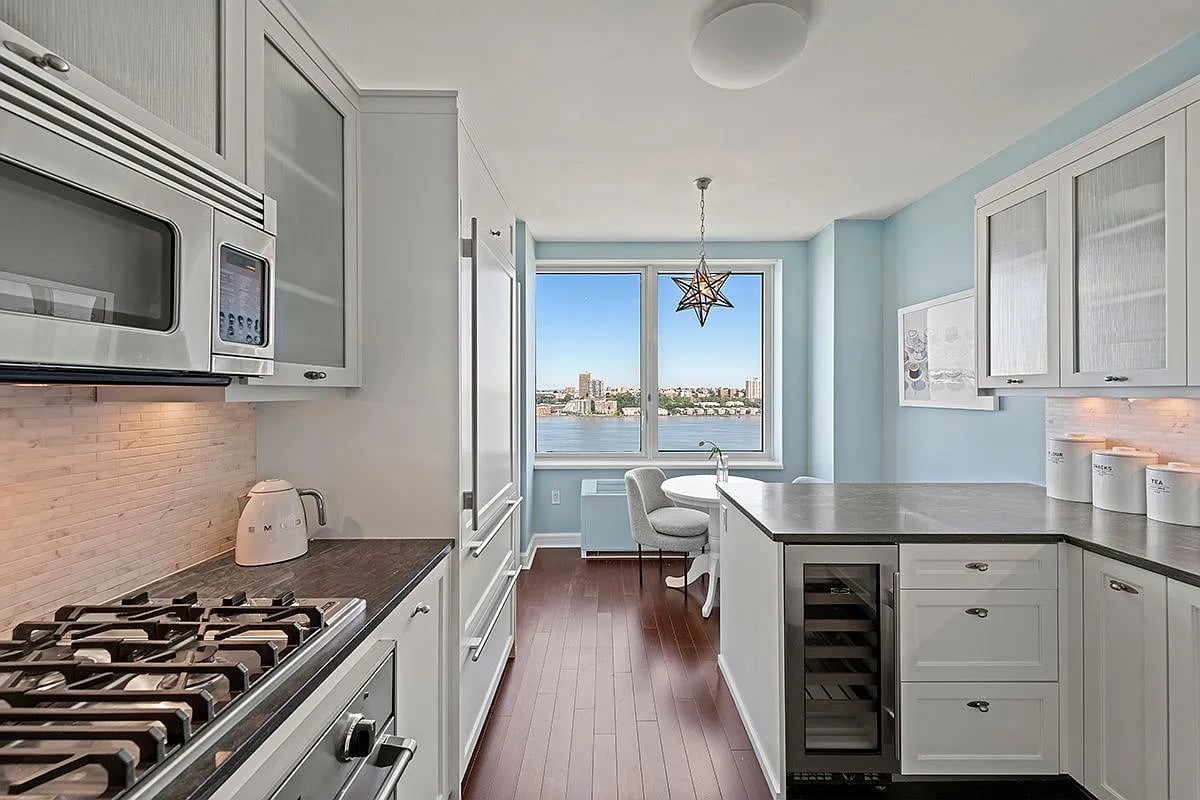80 Riverside Blvd #22D