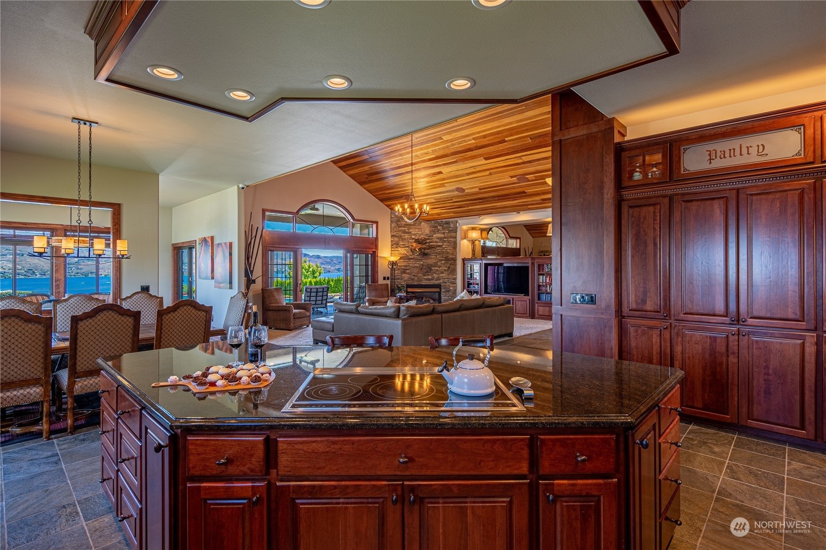 270 Bene Vista Ln