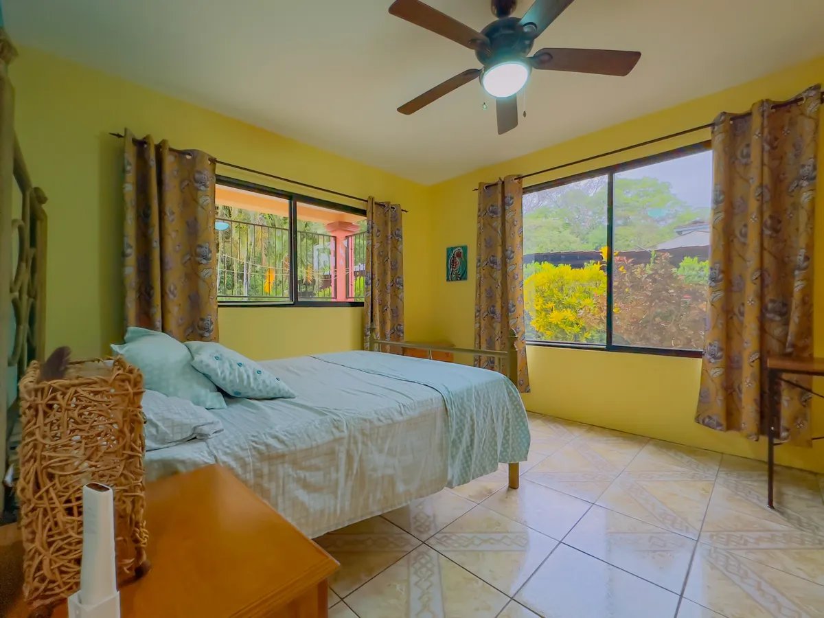 Spacious Living Near Town and Beach