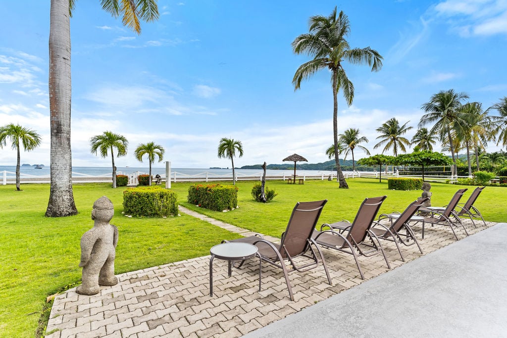 Pacific Beach #10 | Fully Renovated One-Bedroom with Panoramic Ocean & Marina Views