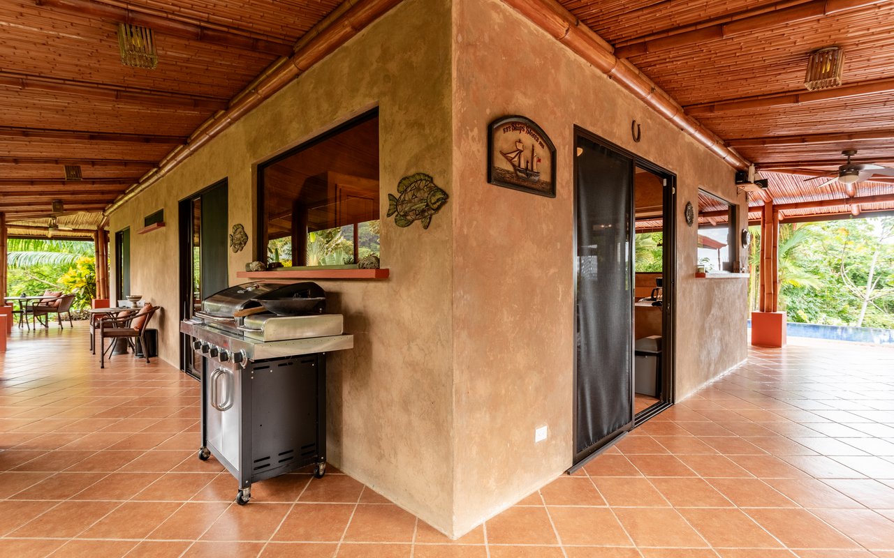 Tropical Getaway with Two Villas and Lush Gardens Near the Heart of Uvita