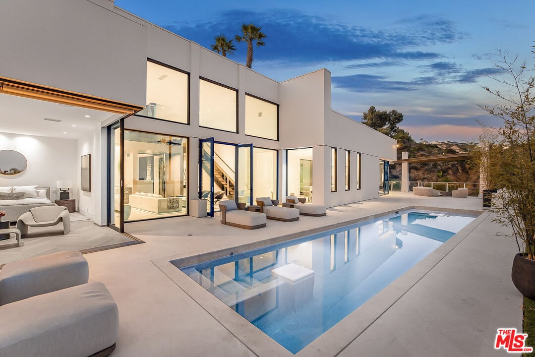 Monarch Crest, Sierra Mar Pl, 90069