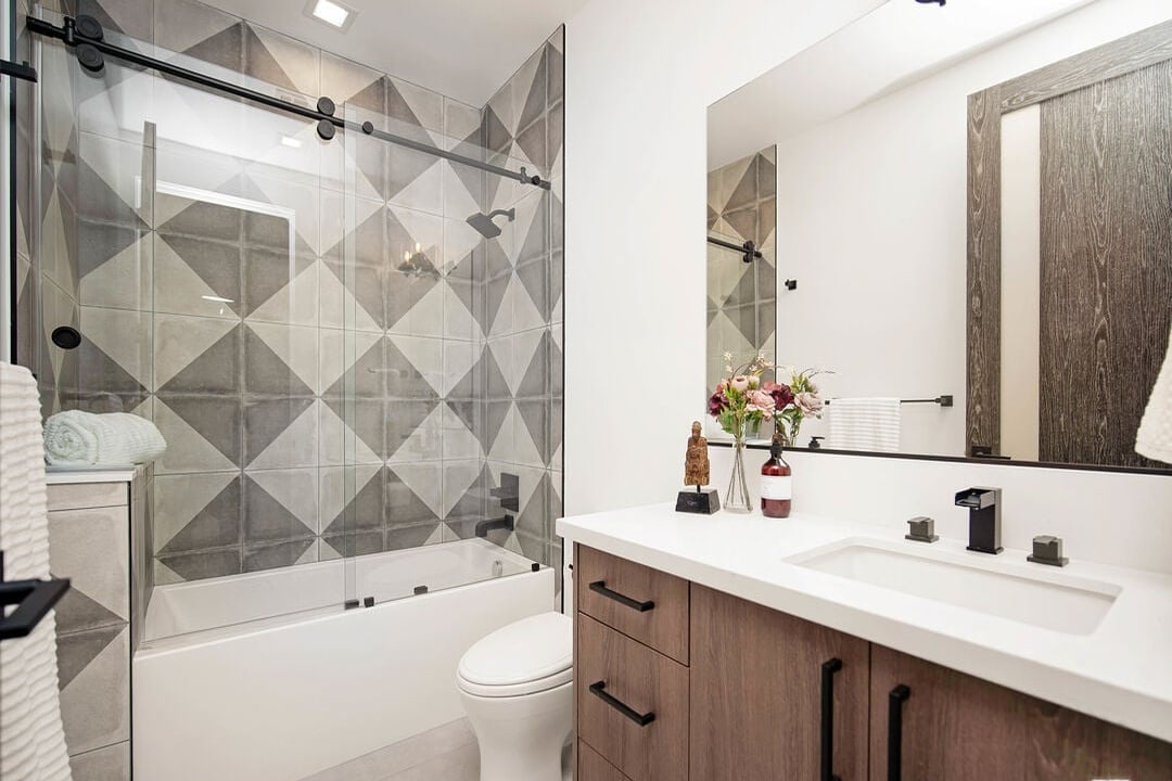 Canyon Lake Dr, 90068