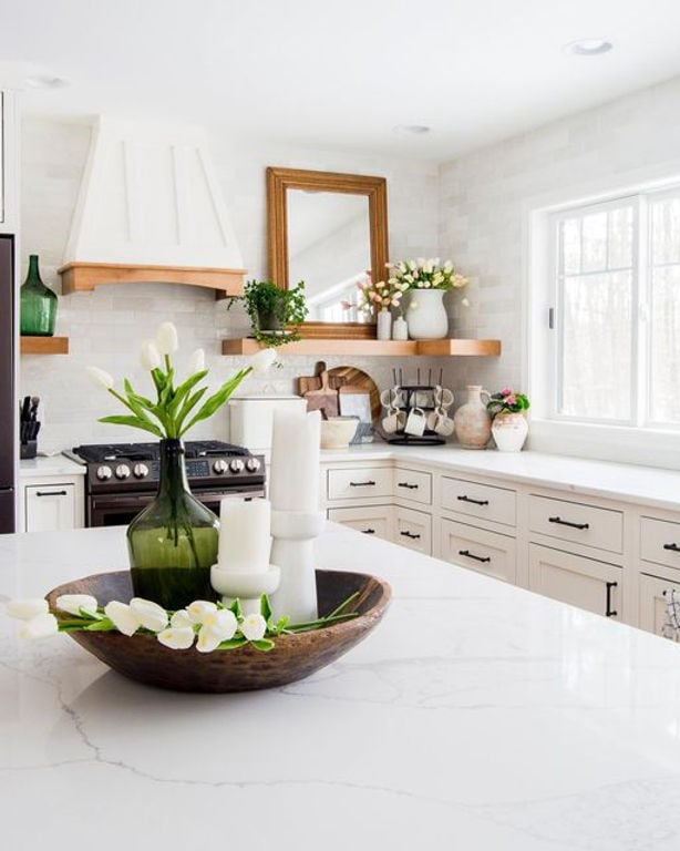 Say goodbye to your Winter decor because it is time to break out your Spring decor! Here are a few Spring trends I’m loving!