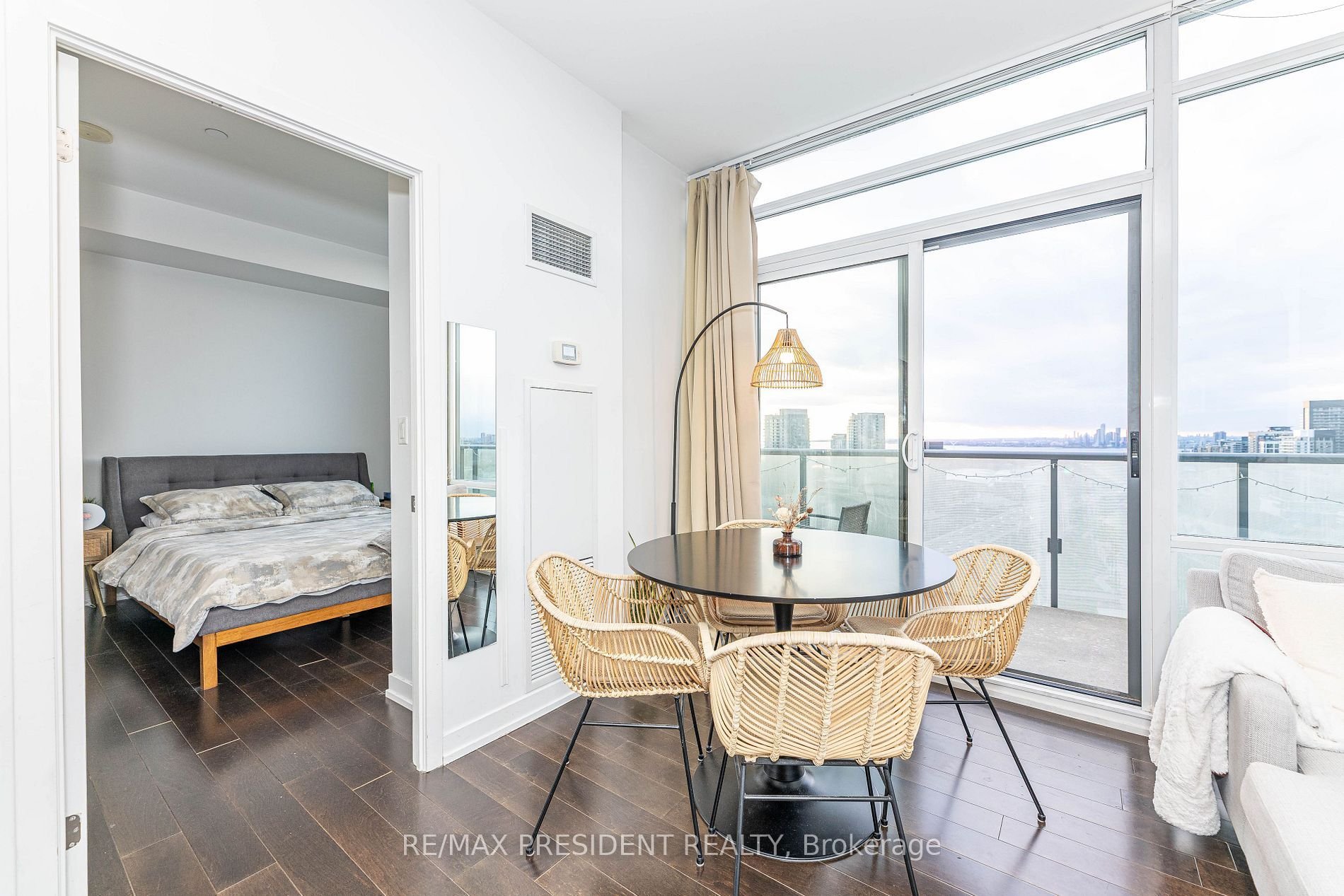 SUN-FILLED CORNER PENTHOUSE 