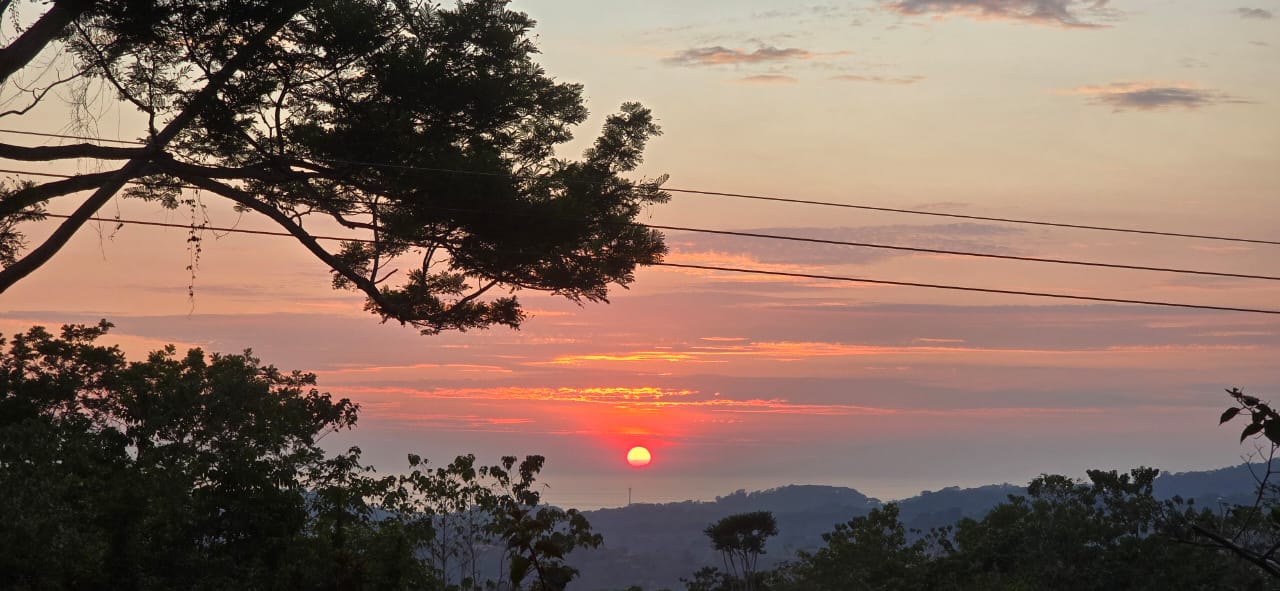 Casa de Orquideas - Mountains, Ocean and Jungle with Privacy In Gated Community, Ojochal