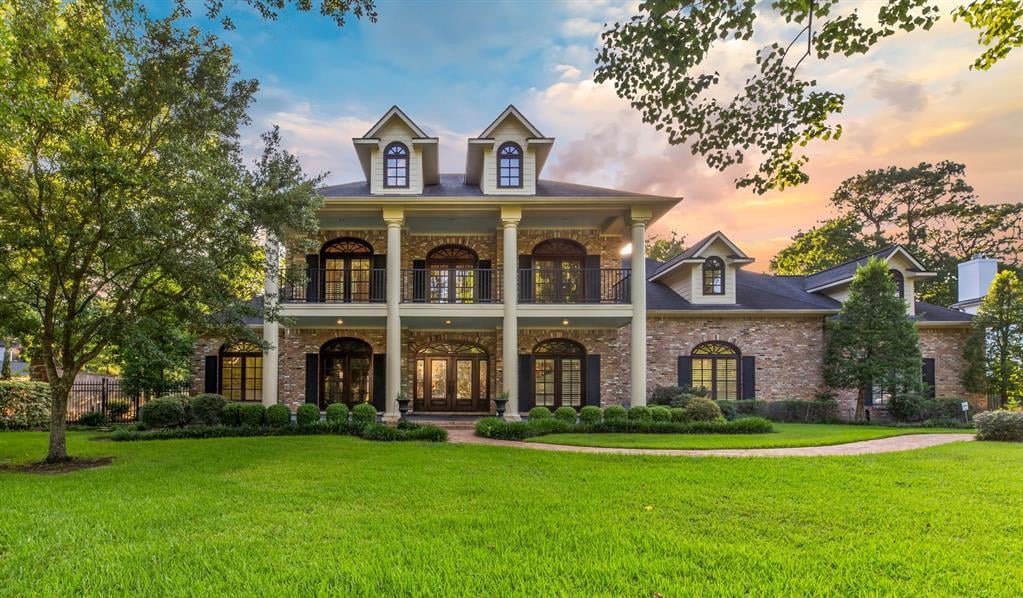 4 Sleepy Oaks Cir