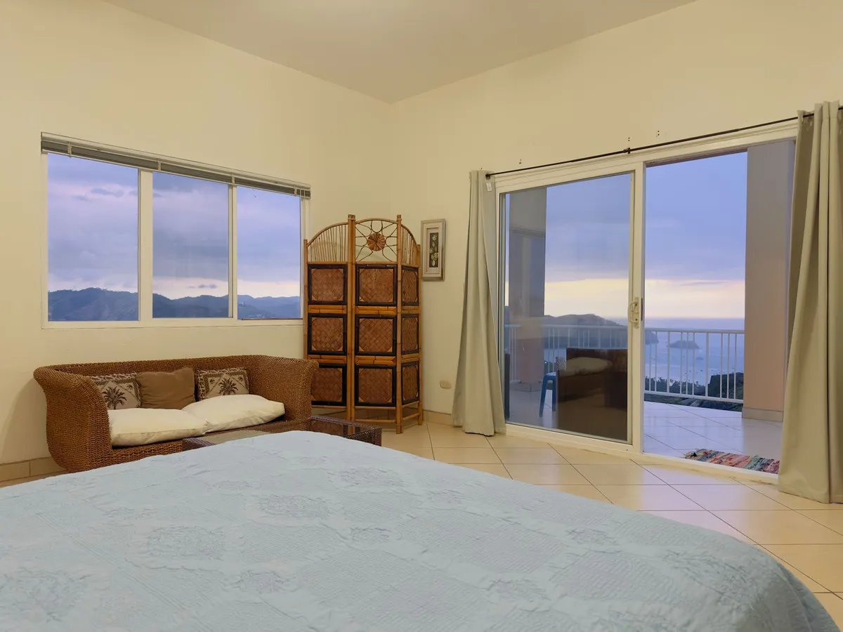 Ocean View Home in Altos del Cacique