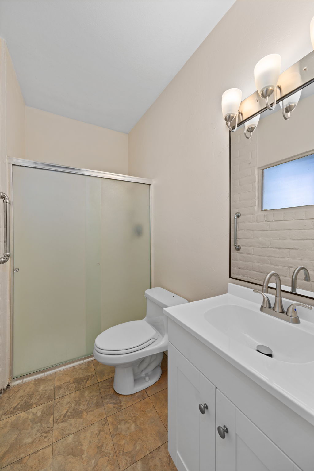 2540 S Marianne