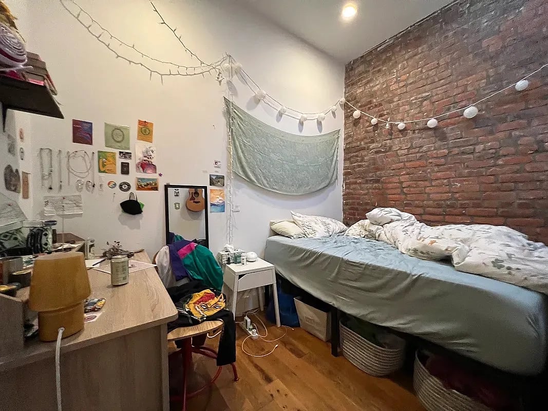 418 Melrose St 3F