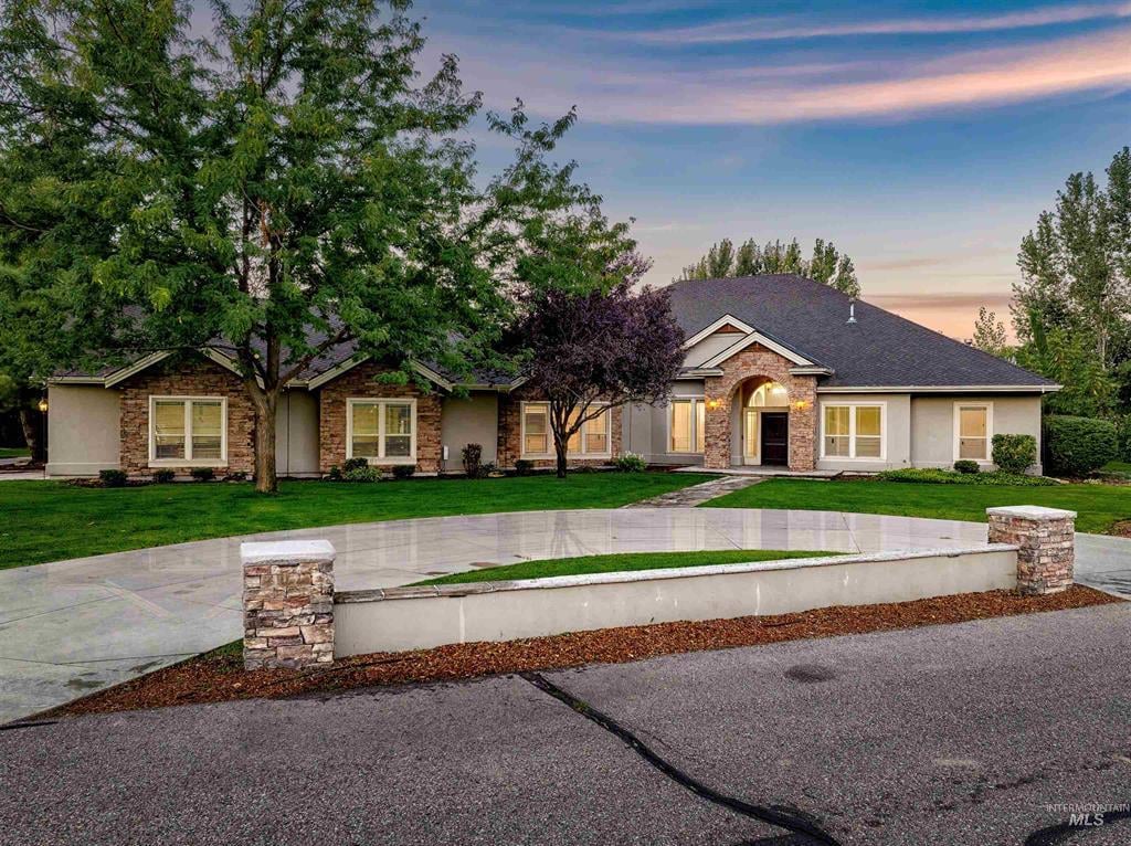 103 S. Alder Ln Eagle, Id. 