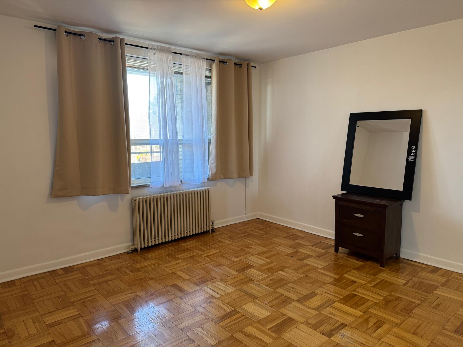 1112 Avenue Rd Unit: 302