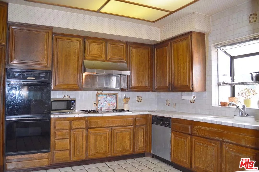 455 S Bedford Dr #8