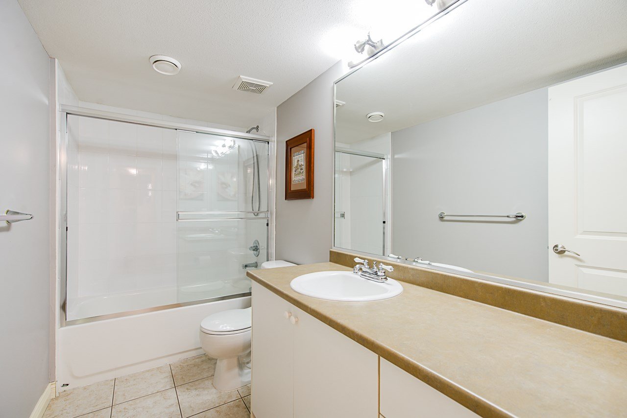 6056 164 St