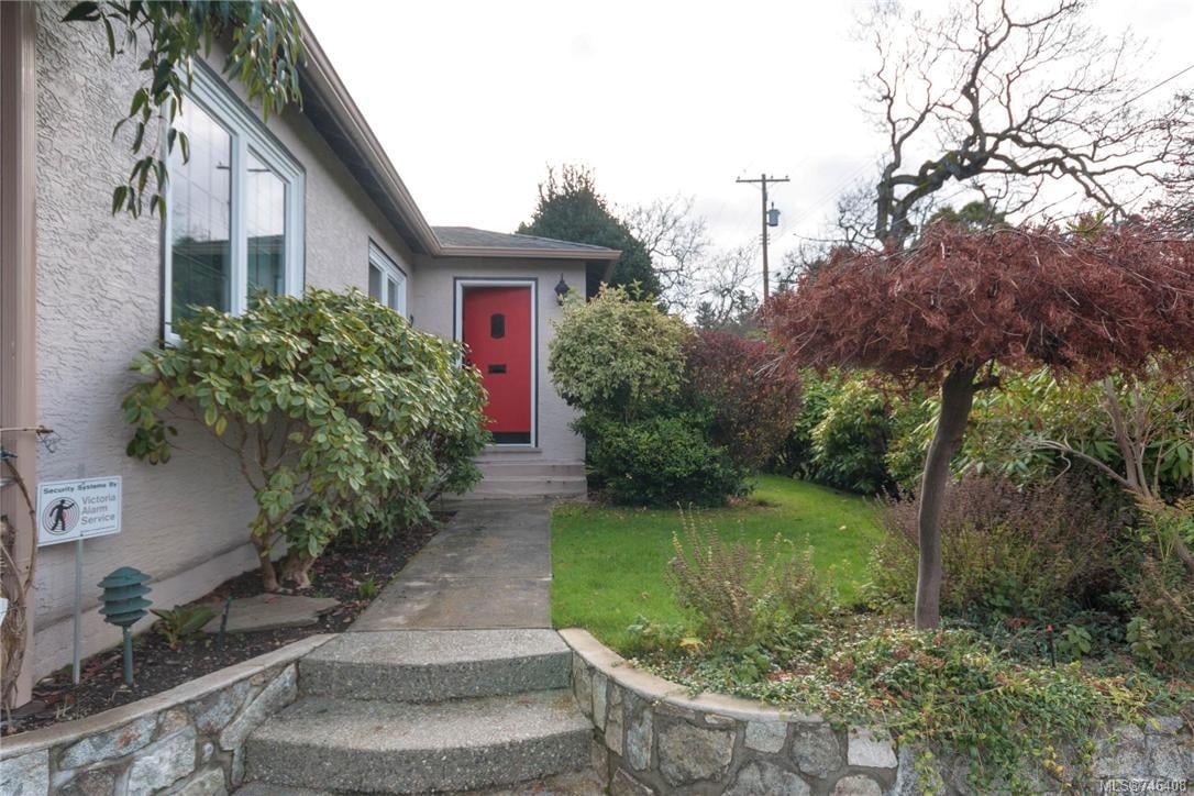 557 Falkland Rd