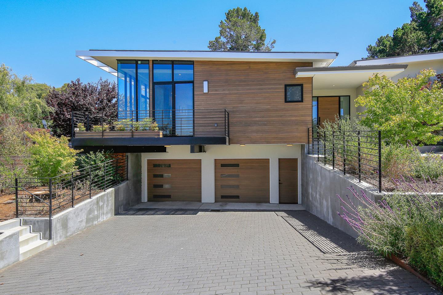 2747 Burlingview Dr