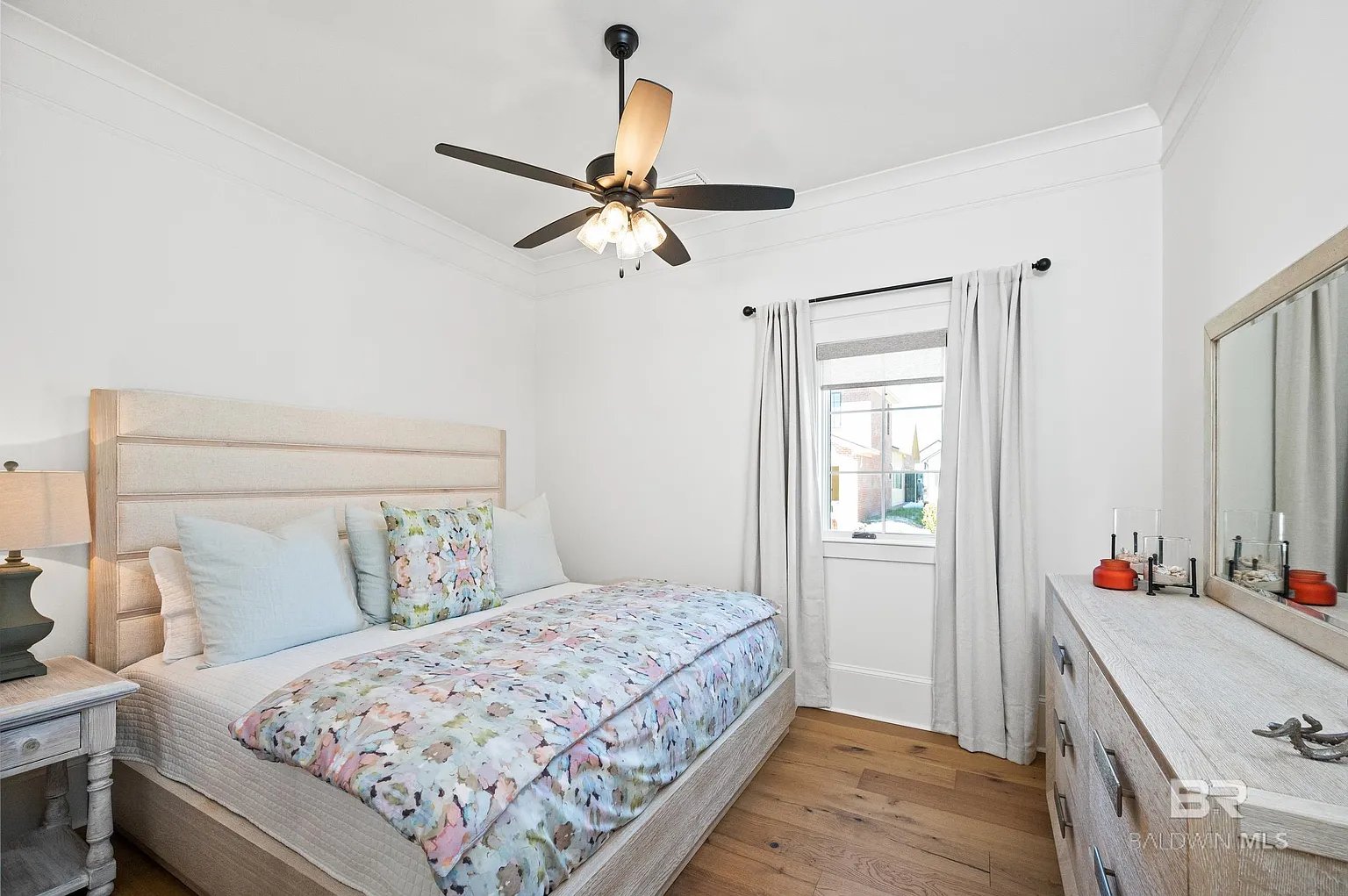 902 Inlet Cir