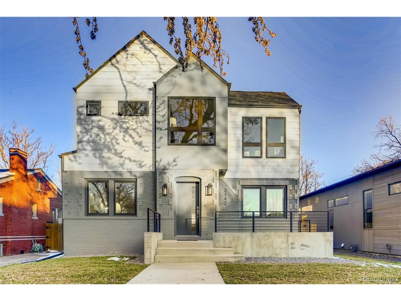 2342 Grape St