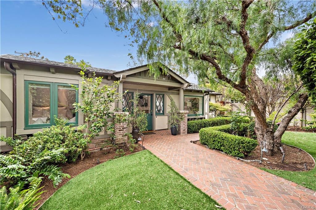 370 Los Olivos
