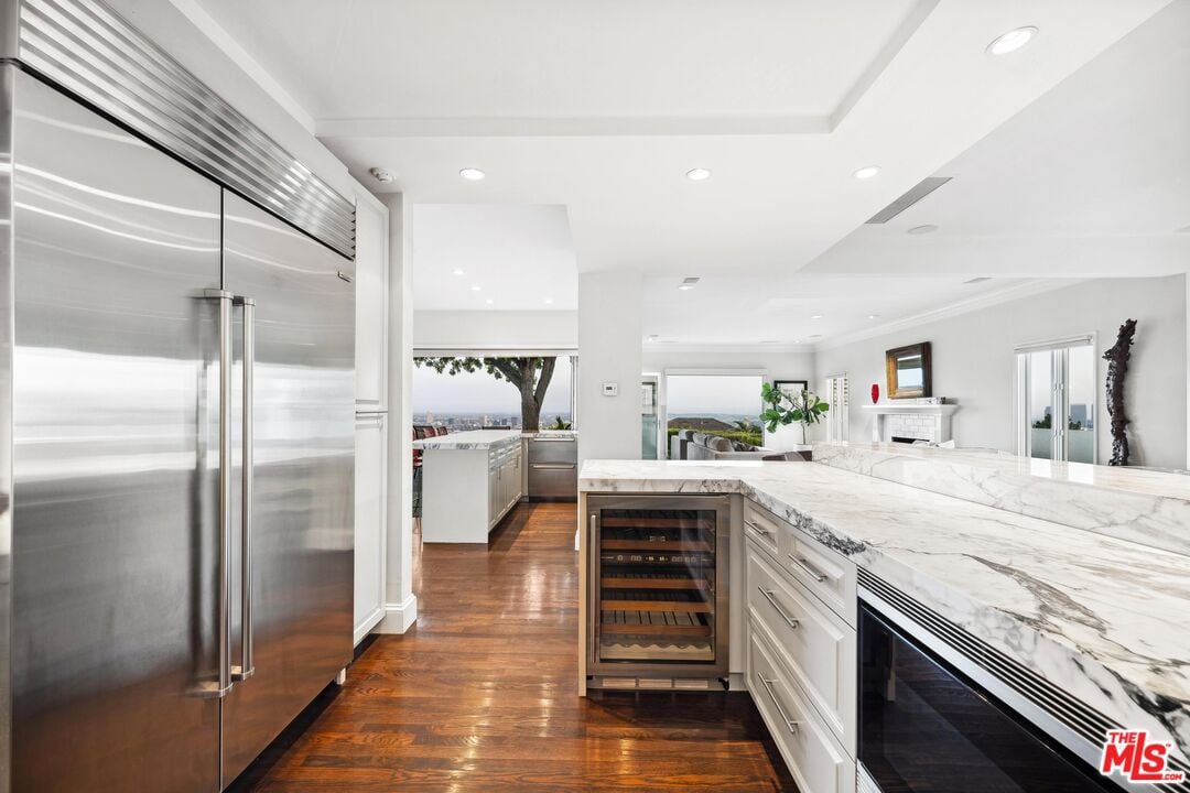 Sierra Mar Dr, 90069