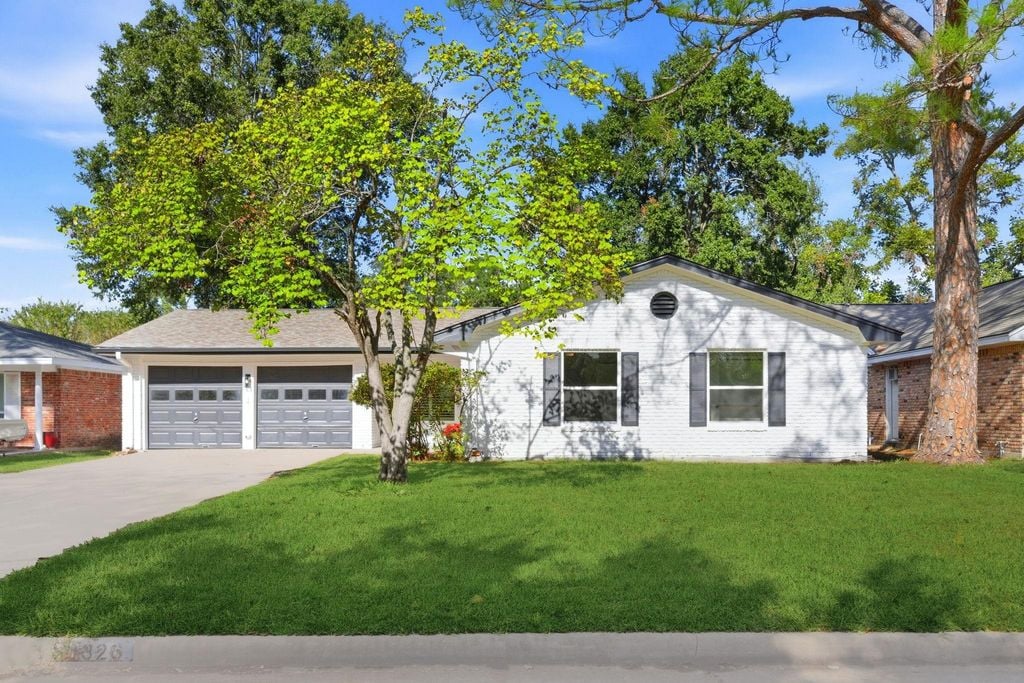 9326 Meadowbriar Ln