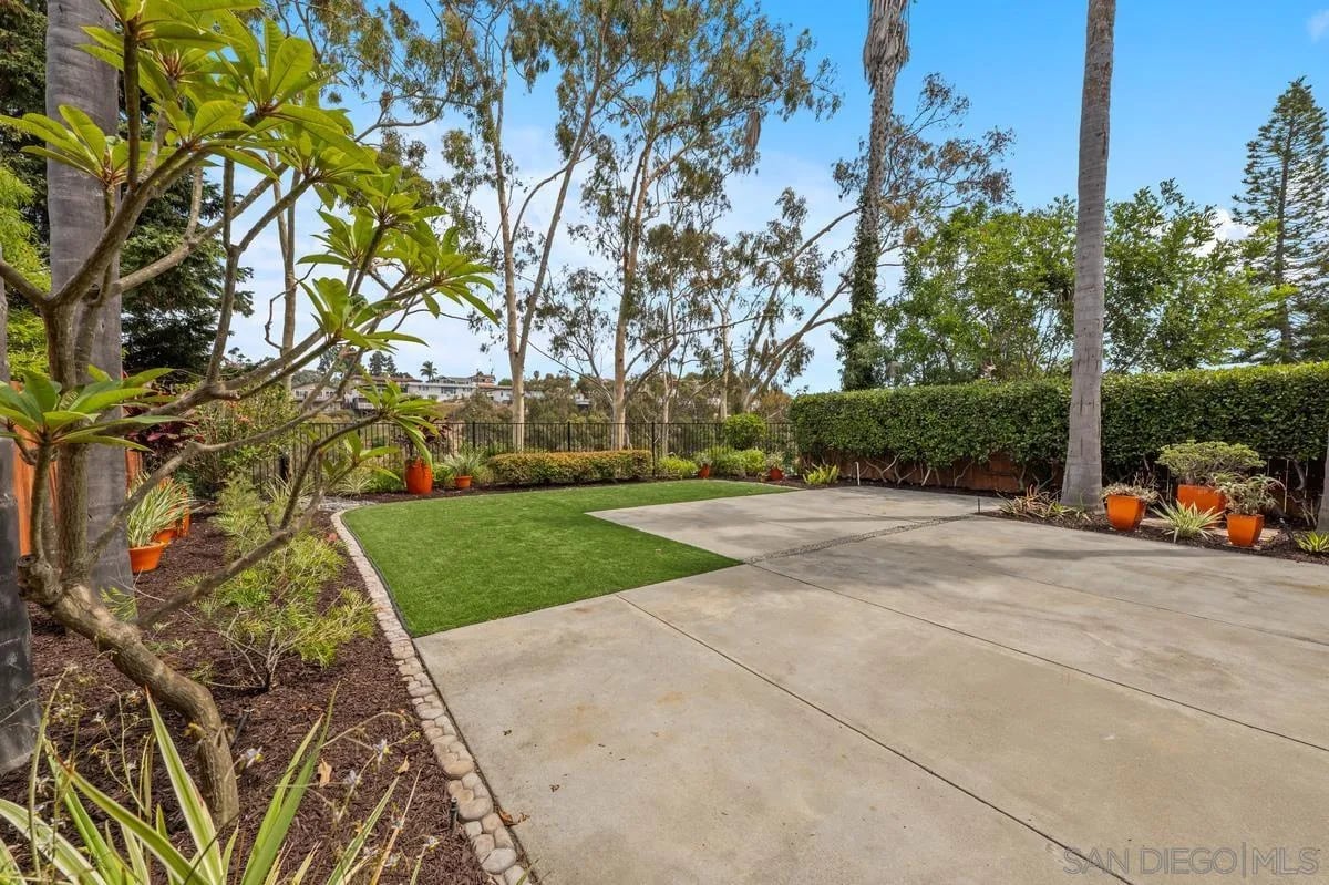 2885 Fallbrook Ln