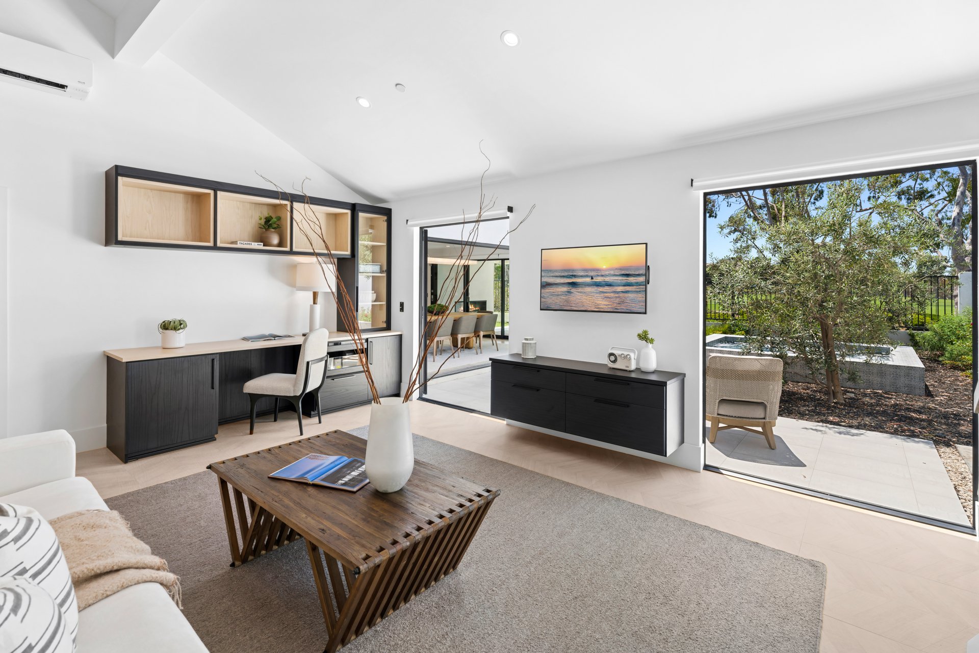 2207 Port Harwick Place