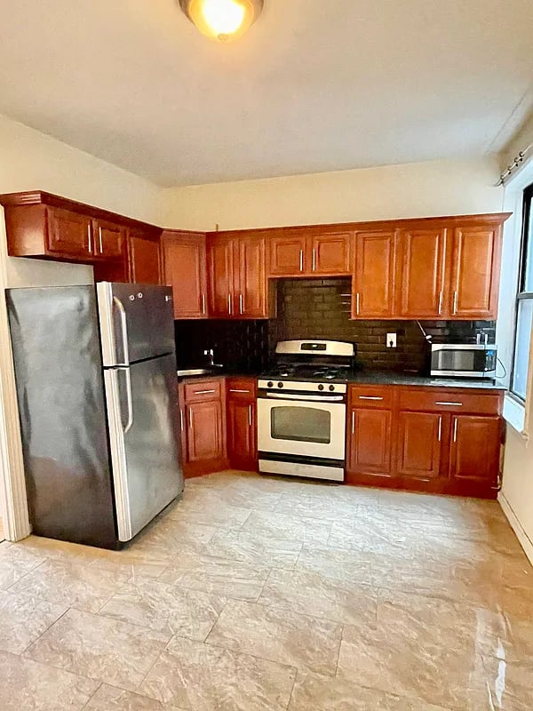 1215 Nostrand Avenue 2R