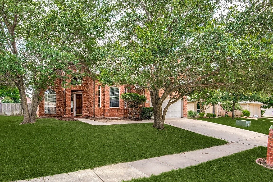 2106 Birdwood Cir