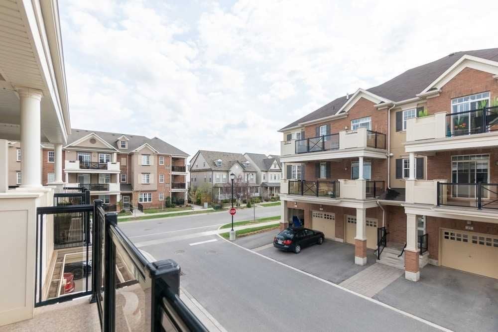 2 bedroom stacked townhouse in Oakville's Uptown Core