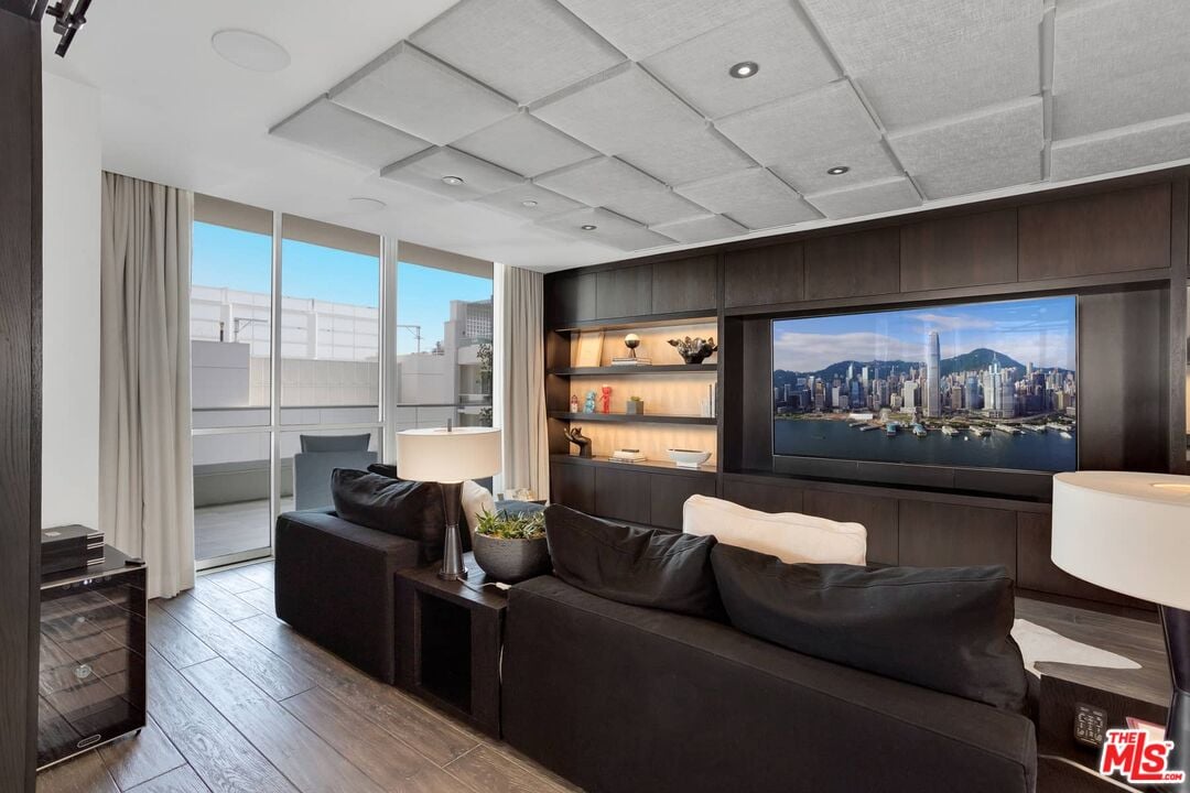 6250 Hollywood Blvd, #15A/B