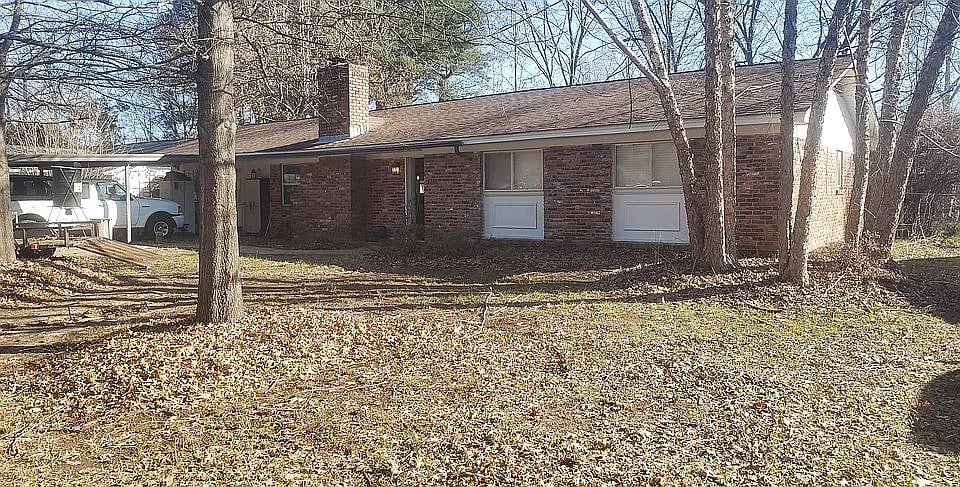 2201 Maple Dr