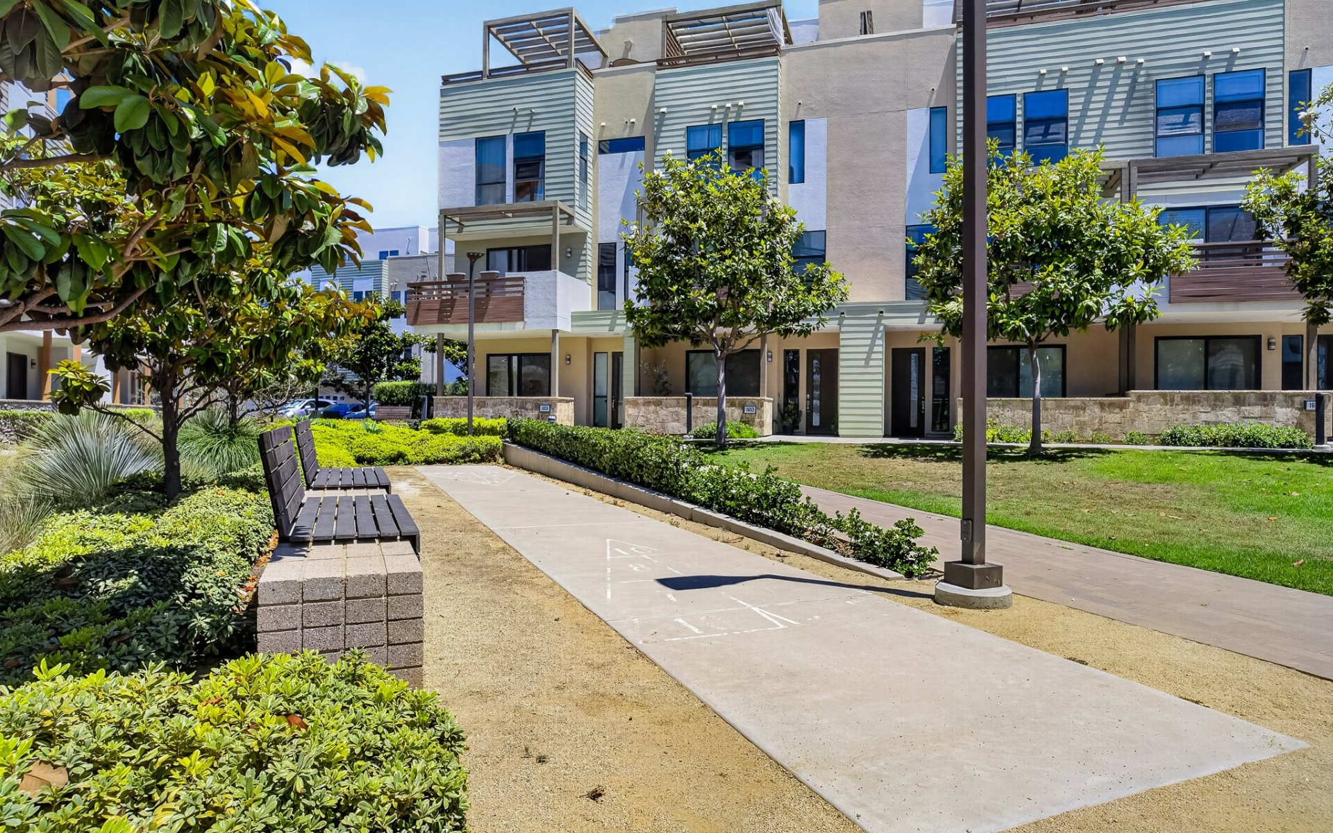 1687 Grand View